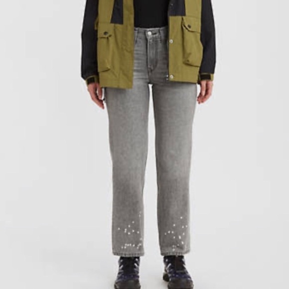 Levis Wmn 27 Gray Denim Splatter Hem Slouchy Mid Rise Low Pro Straight Jean NWOT - Picture 1 of 13